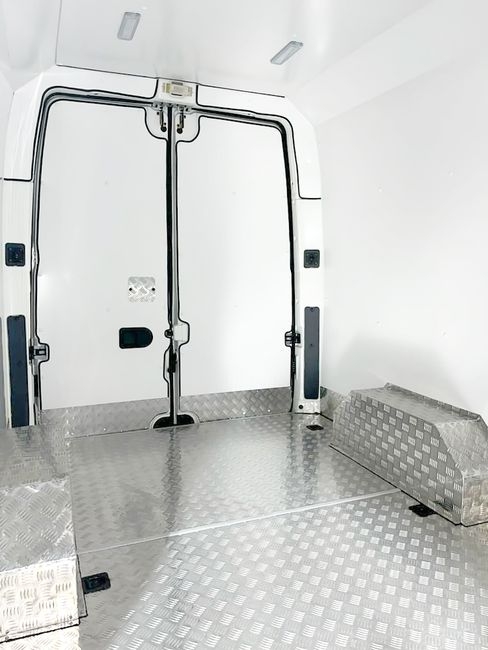 DONGFENG K33-561 цельнометаллический фургон-рефрижератор