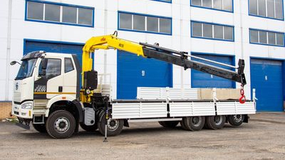 Автомобиль бортовой c КМУ HYVA HB150E2 и прицепом-подкатной тележкой