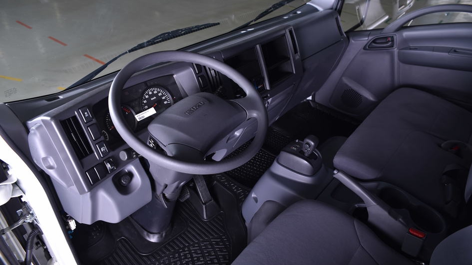 Промтоварный фургон Isuzu Elf 8.0