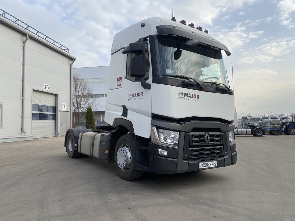 Седельный тягач Renault, пробег 666 540 км